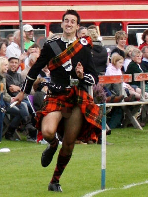 Men in kilts sales flashing